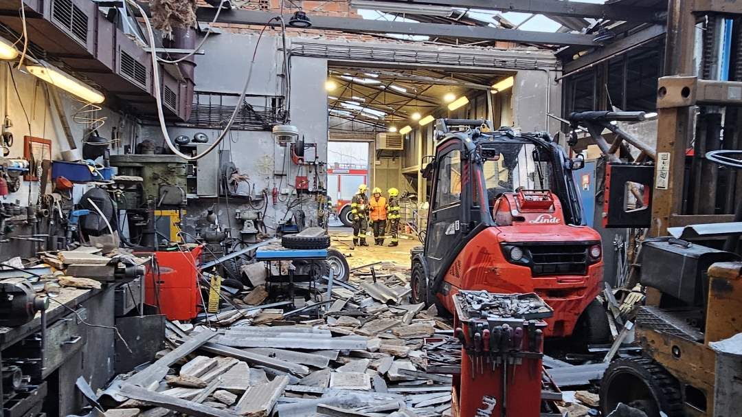 Dva zranění po explozi vysokozdvižného vozíku ve skladu v České Lípě. Opravdu masakr, vylíčil zaměstnanec